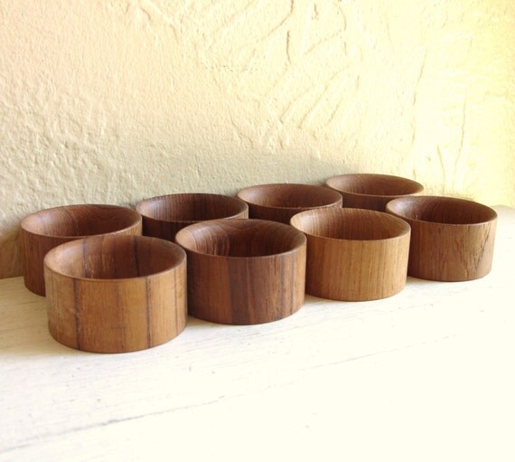 Set of 8 Bamboo Wooden Napkin Rings Wood Vintage by ShabbyNChic