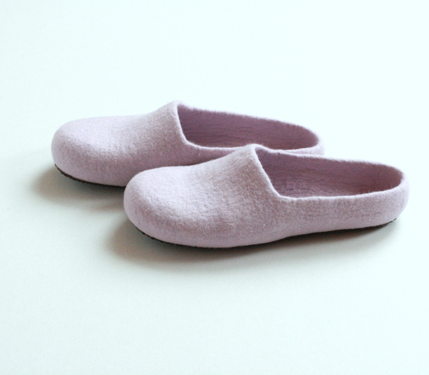 Women house shoes - light lila felted wool slippers - Mothers day gift