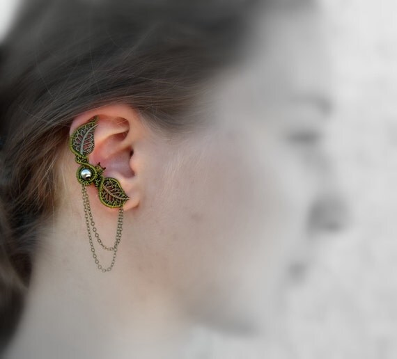 Items similar to Leaf Ear cuff with chain, green ear cuff, victorian