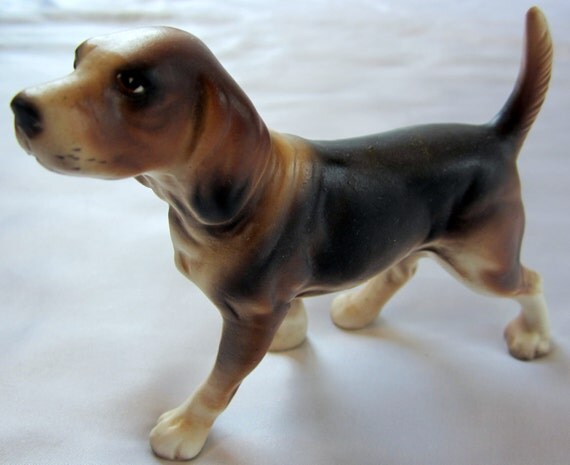 beagle dog figurine