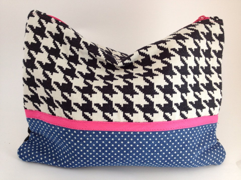 ONLY ONE/SALE - Pink ZigNDot Statement Clutch