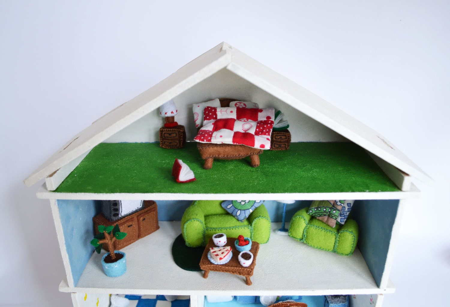 felt dollhouse