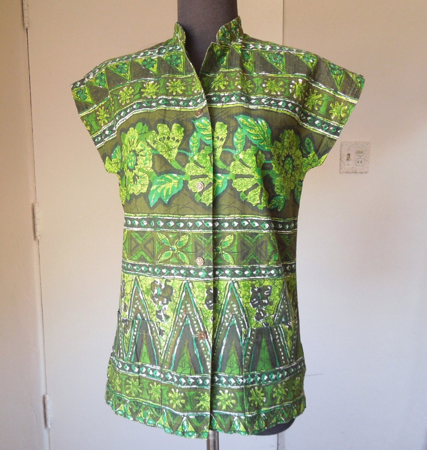 Vintage 60's Tea Timer Shirt, Hawaiian Bark-Cloth, Short Sleeve, Green and White Tropical Floral, TIKI OASIS Size Small