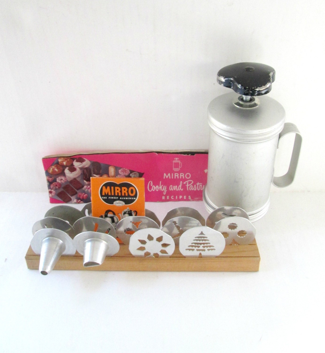 Vintage Cookie / Pastry Press Mirro Aluminum by looseendsvintage