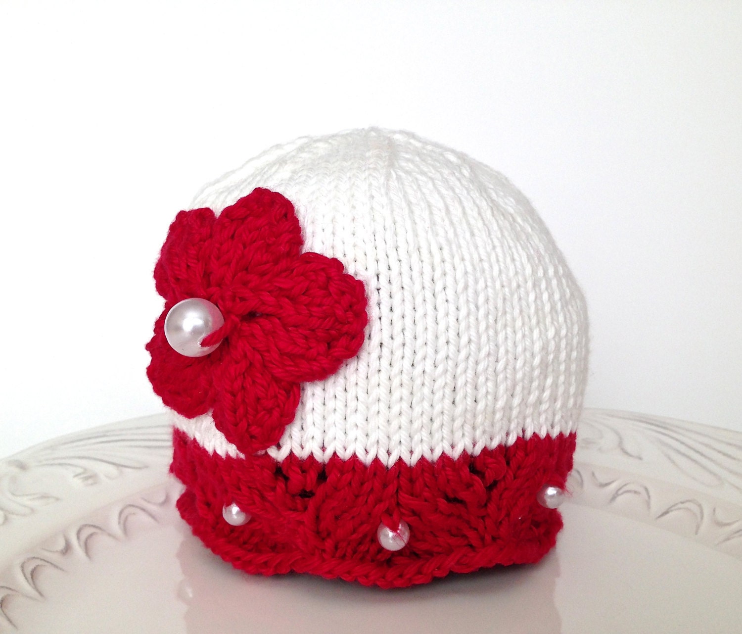 Knitted hat for baby 0-3 months, white and red, Christmas hat - TinyLoveGifts