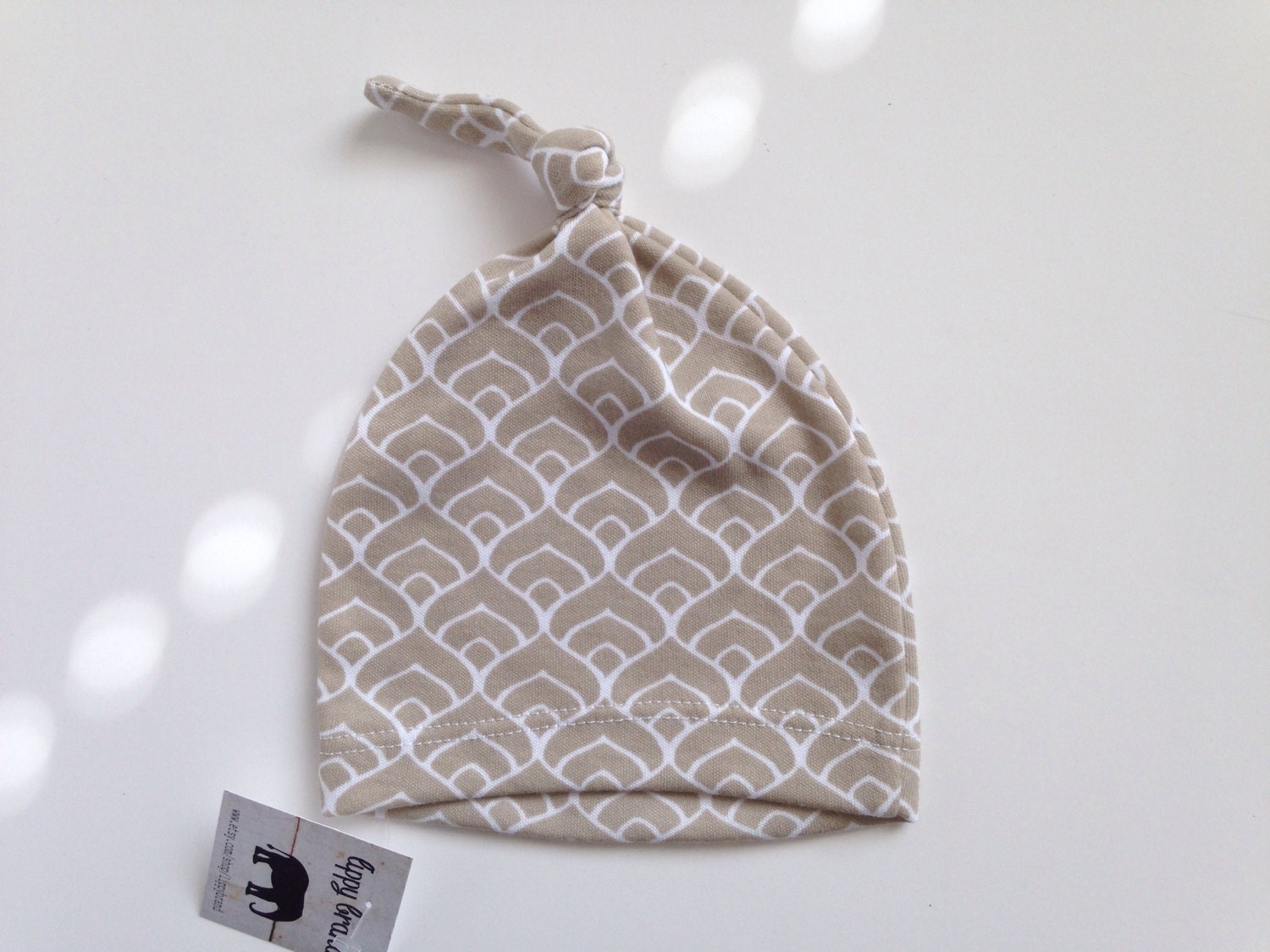 Neutral baby hat size newborn. Knot top style by lippybrand