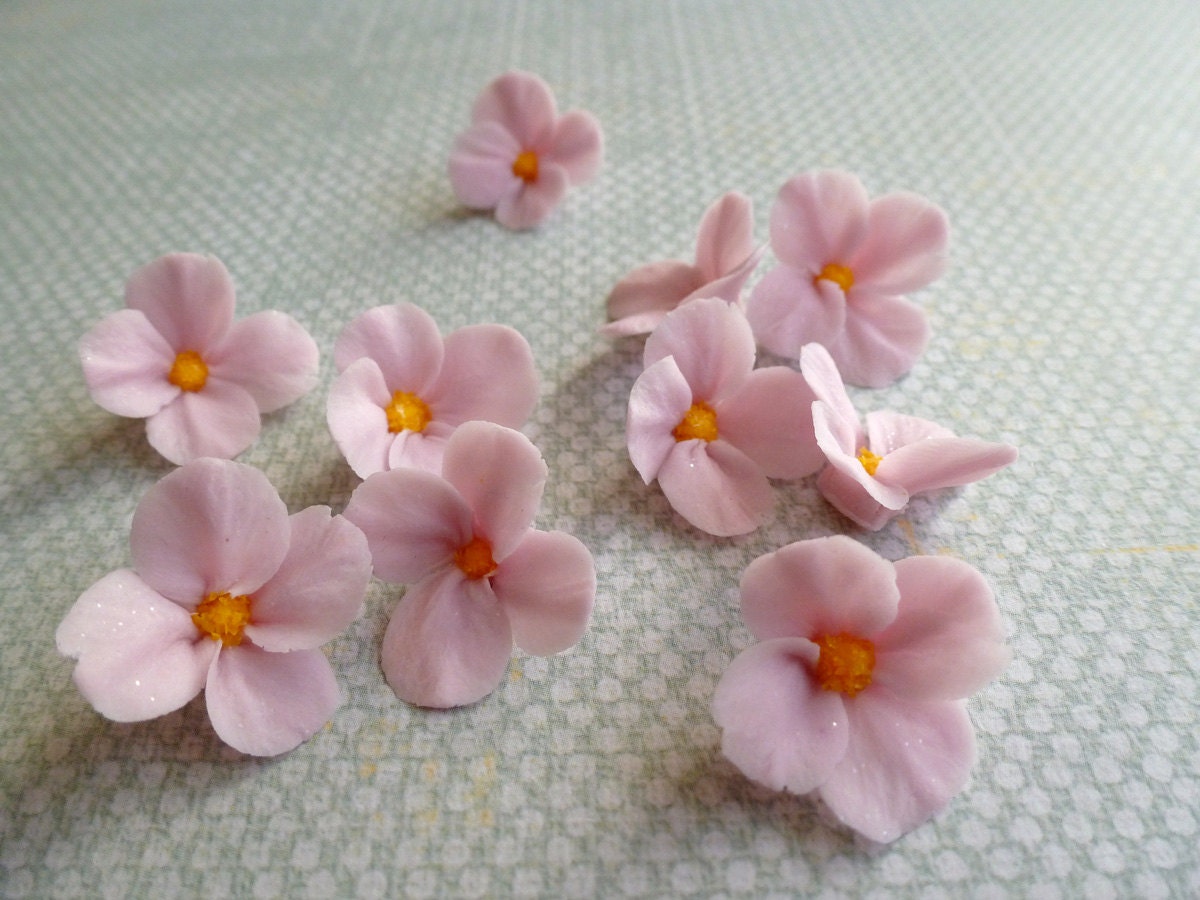 Set of 10 mini pink handmade resin clay flowers, for jewelry, craft making, sewing - 20mm - LysaCreationDesign