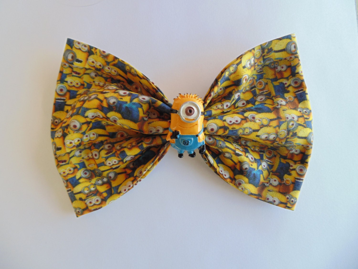 Minion hair bow / Minions  / despicable me / despicable me hair bow / Minion / disney hair bow / disney bow / gru and minions / minion clip