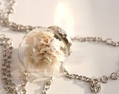 Glass dome necklace filled with real dried sea lavender flowers. Glass orb white flower necklace. Dried flower jewelry. - DonsterShop