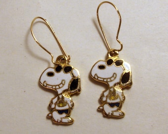 Popular items for Snoopy earrings on Etsy