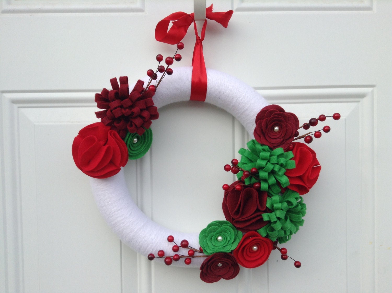 Christmas Wreath, Yarn Wreath, red, white and green Felt Flowers, Floral Wreath, Winter Wreath, holiday Wreath 12 inches - AnitaRexDesigns