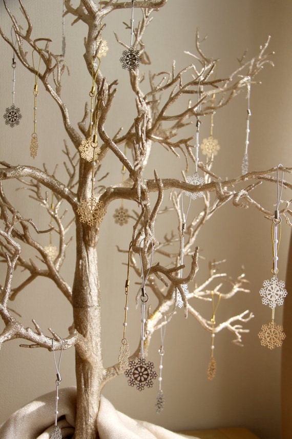 Glitter Christmas Tree with Snowflake Ornaments, Christmas Holiday Decorations - SimplyMadWeddings