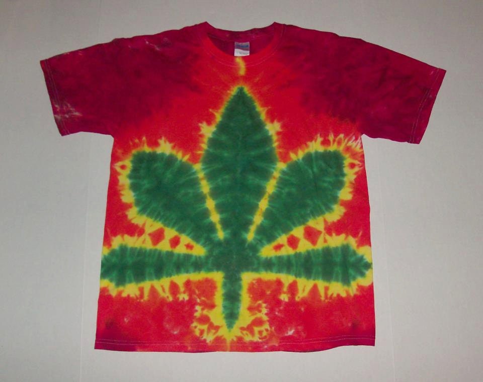 pot leaf tie dye shirt diy