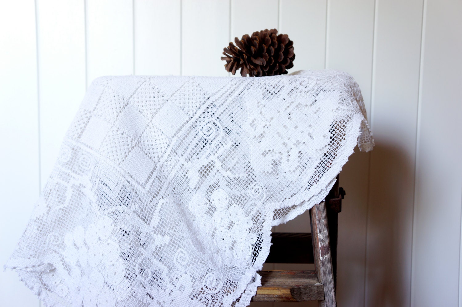Vintage handmade lace tablecloth - AlbertandGrace