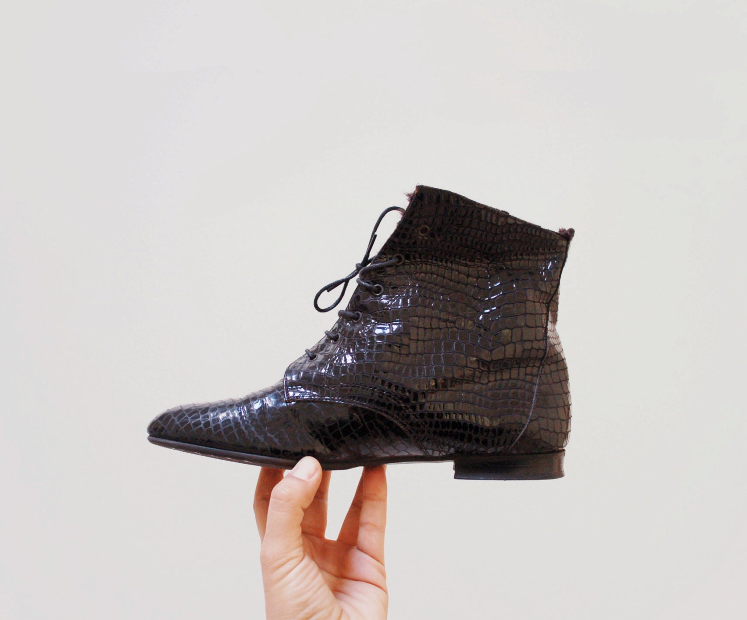 Vintage italian ankle boots / 80s black fur shoes / patent Snake Print leather flat booties / Eu 38 Uk 5 Us 7.5 - Skomoroki Vintage italian ankle boots / 80s black fur shoes / patent Snake Print leather flat booties / Eu 38 Uk 5 Us 7.5 - Skomoroki