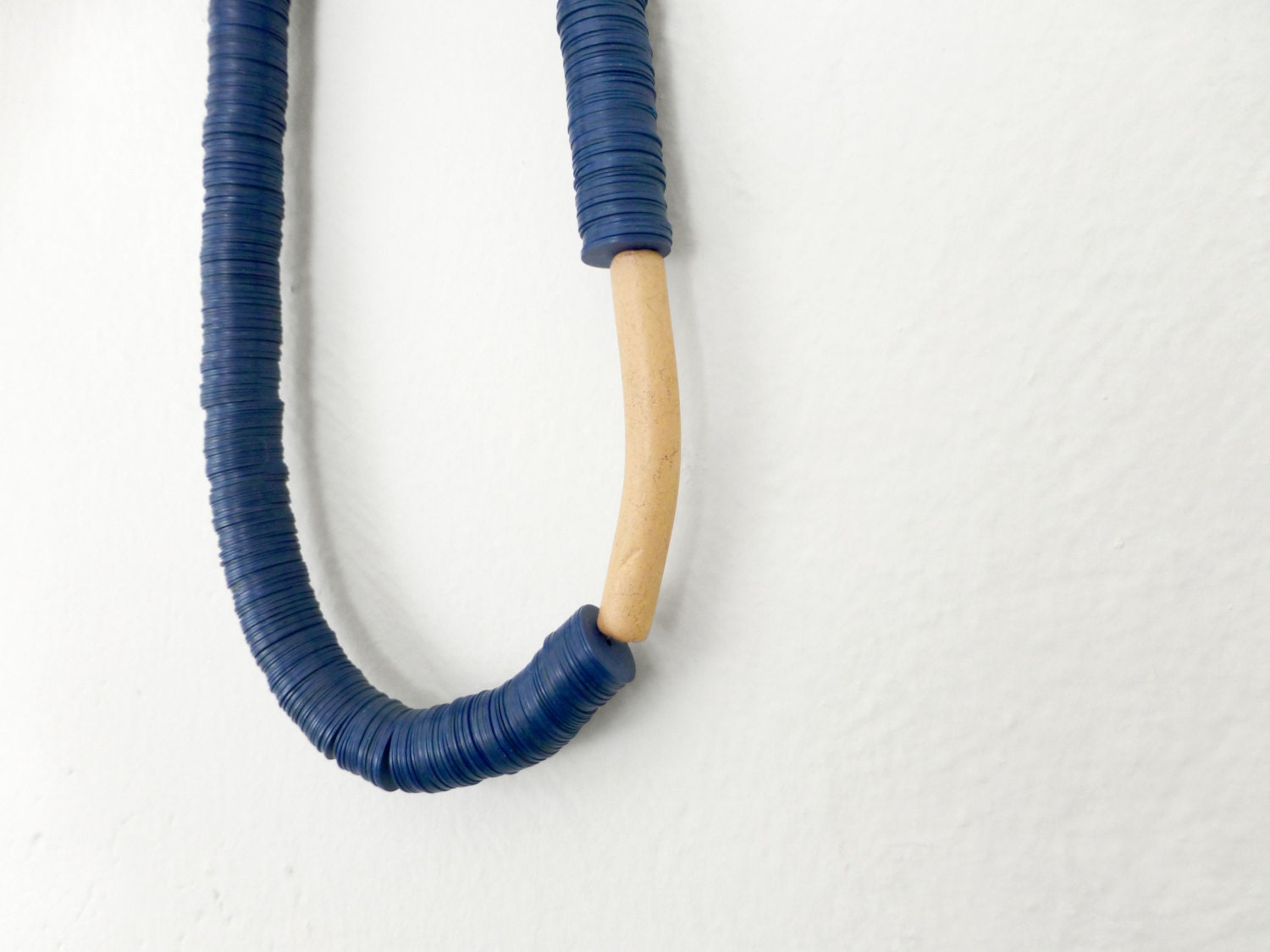 geometric tube necklace - dark blue and apricot - contemporary jewelry - pergamondo