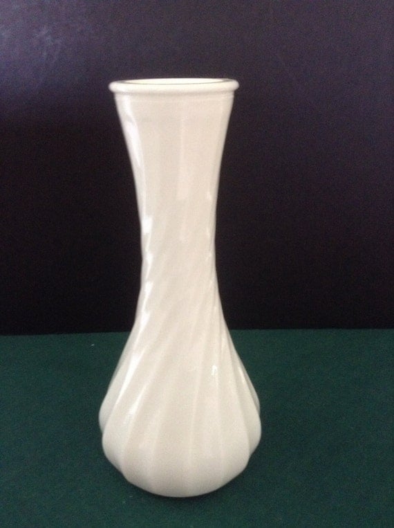 Items Similar To Vintage Hoosier Glass White Milk Glass Vase 4064 From 1980s In Swirl Pattern 8580