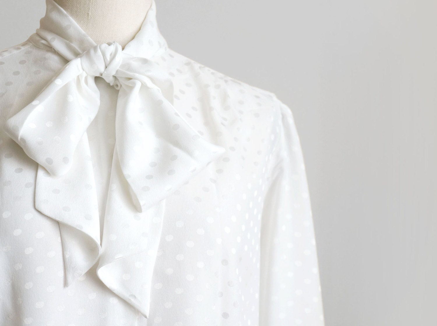 SALE Vintage womens white polka dot shirt in secretary style, white long sleeve geometric shirt with bow tie - plot