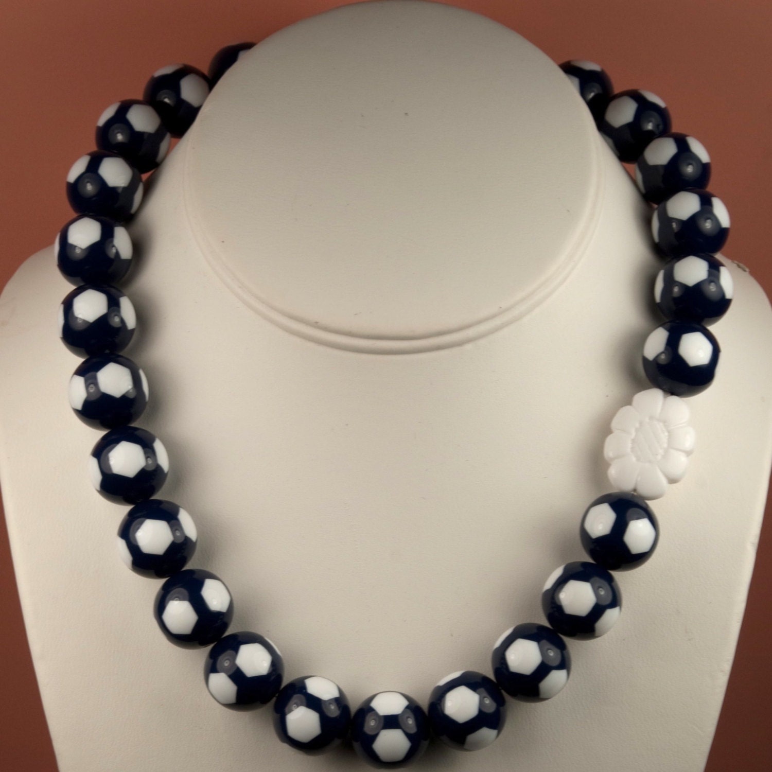 Items similar to Vintage Navy Blue and White Bead Necklace on Etsy