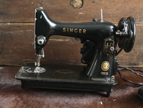 Items similar to Vintage 1955 Singer Sewing Machine Model 99 on Etsy