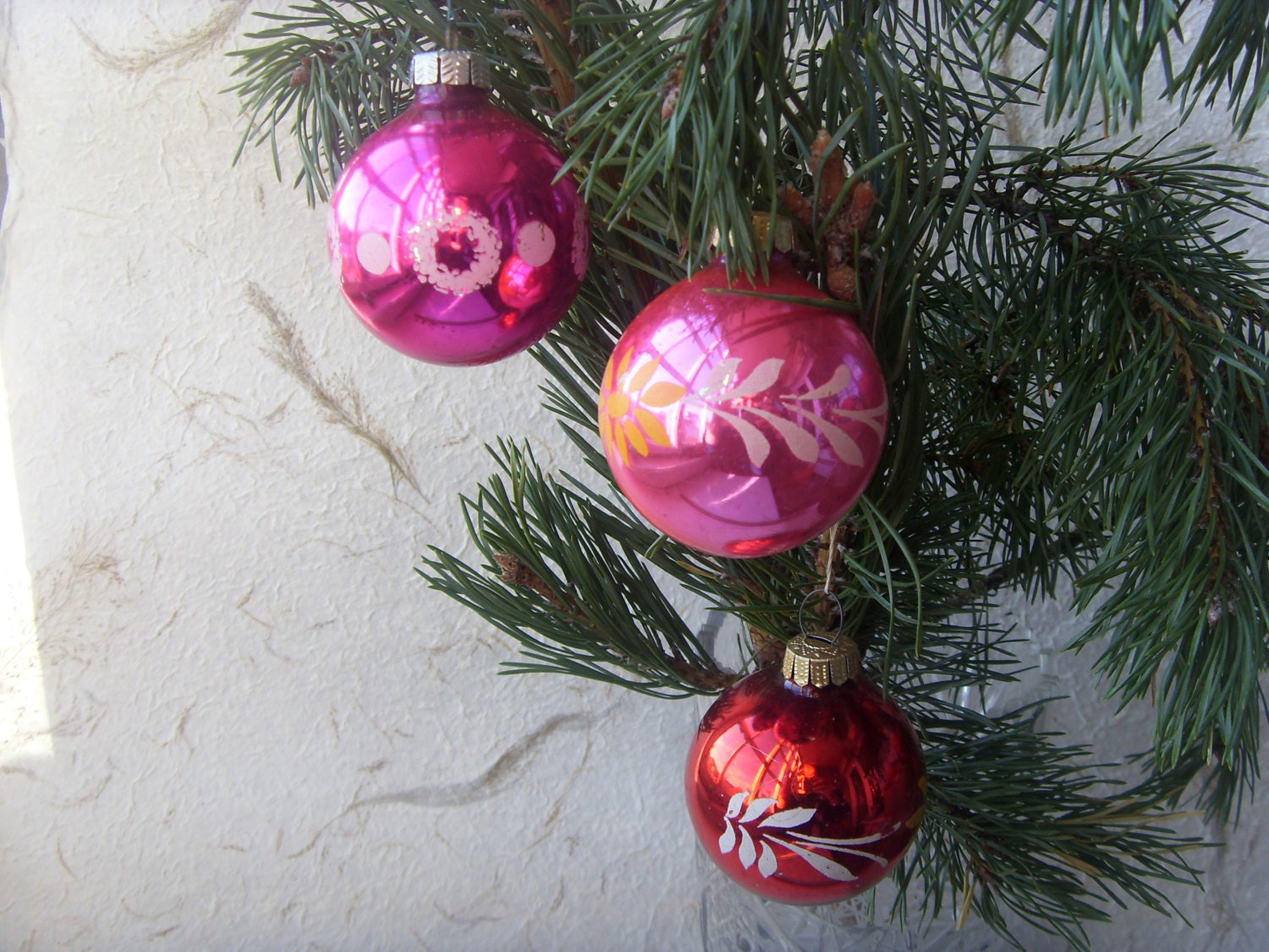 Set of 3 Soviet Vintage Christmas Balls of Red and Pink Colours Made in USSR in 1970s. - Astra9