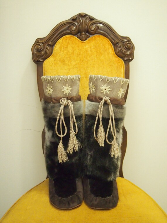 Native seal skin fur mukluks / Inuit kamiks by BeelyDesigns