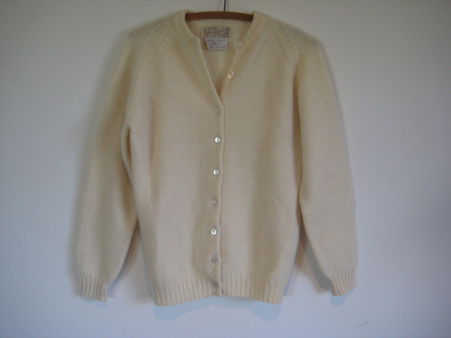 Vintage Wool Cardigan / Scottish Wool Sweater / Vintage Sweater