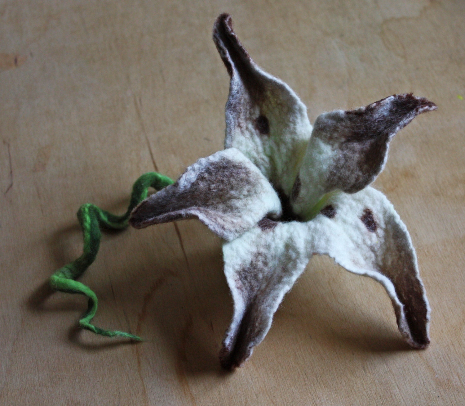 Felted flower brooches, lilies, white lily - FurFurShop