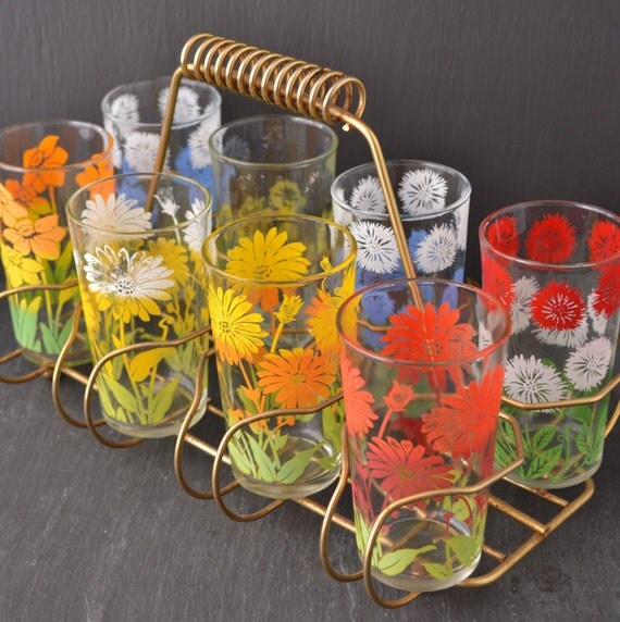 Vintage Drinking Glass Set in Carrier Vintage Barware by KOLORIZE