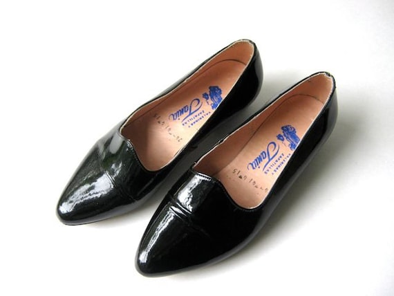 25% OFF STOREWIDE vintage black patent flats. shiny loafers. modern slip ons.