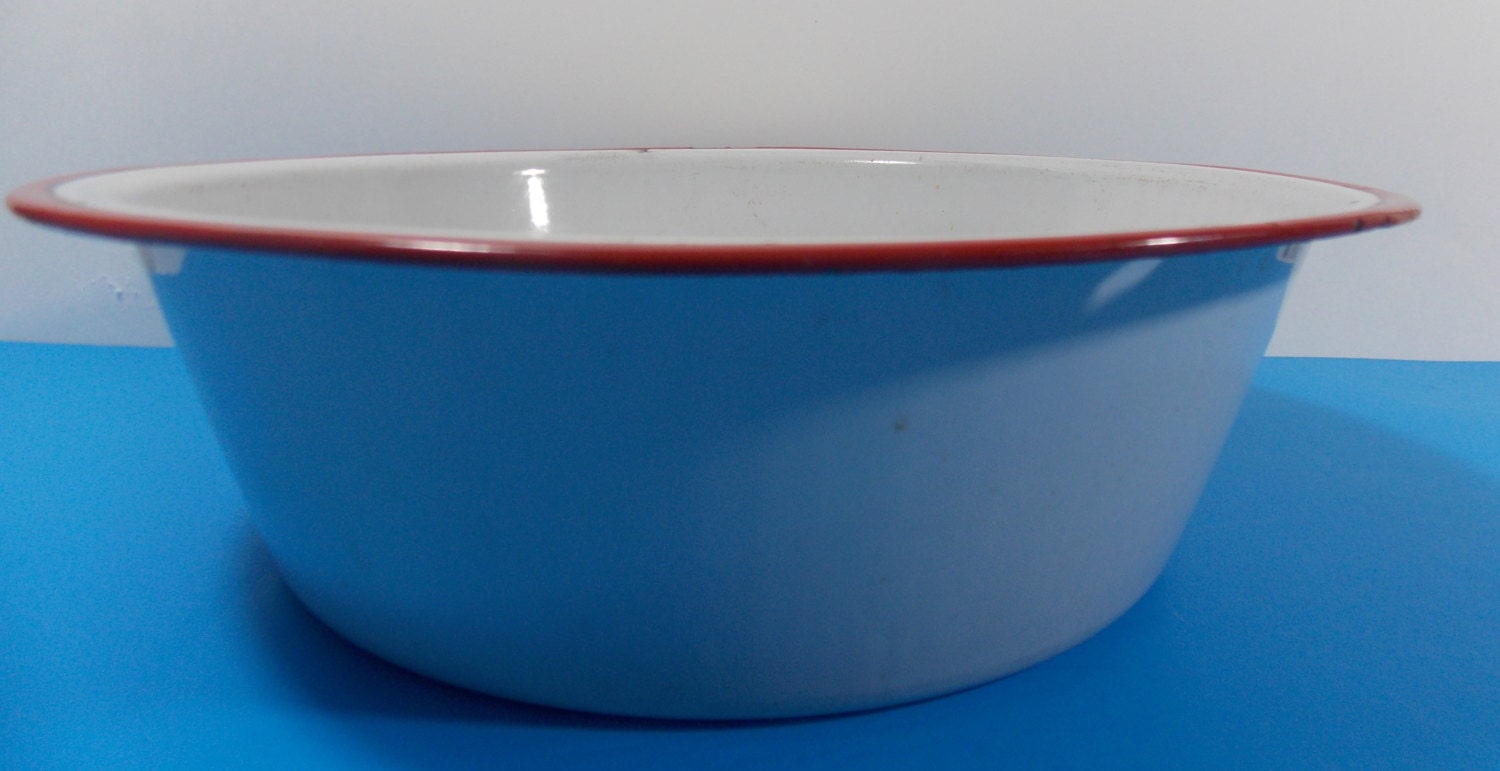 Enamel Dish Pan White with Red Rim by DocsOddsandEnds on Etsy