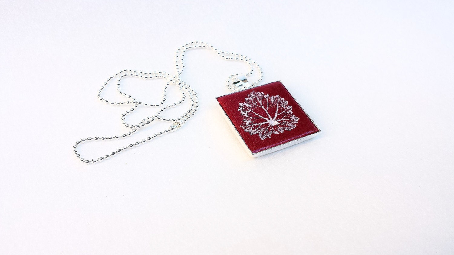 Sparkling Cranberry Red Leaf Pendant Necklace - BettysRubble