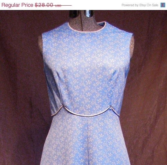 ON SALE Vintage Maxi Dress 1960s plus size in blue and white textured ...