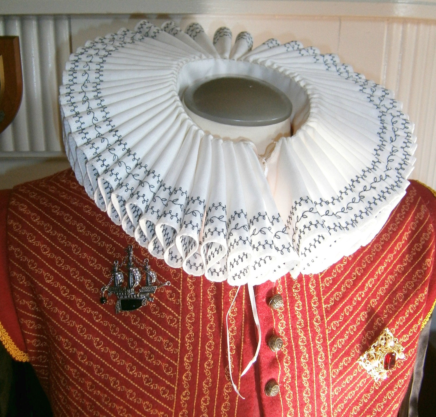 Items similar to White Lace and Satin Elizabethan Ruff Collar Ready