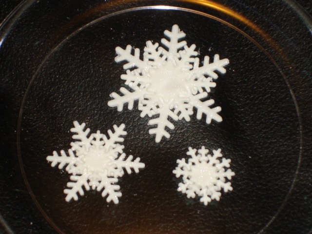 Lovely Gumpaste Snowflake Assortment for Cakes, Cupcakes, Cake Pops and Cookies - MommyandMeWorkshop