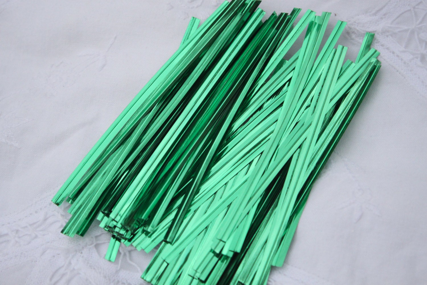 Shiny green twist ties, pack of 50 gift wrap, packaging Il_570xn