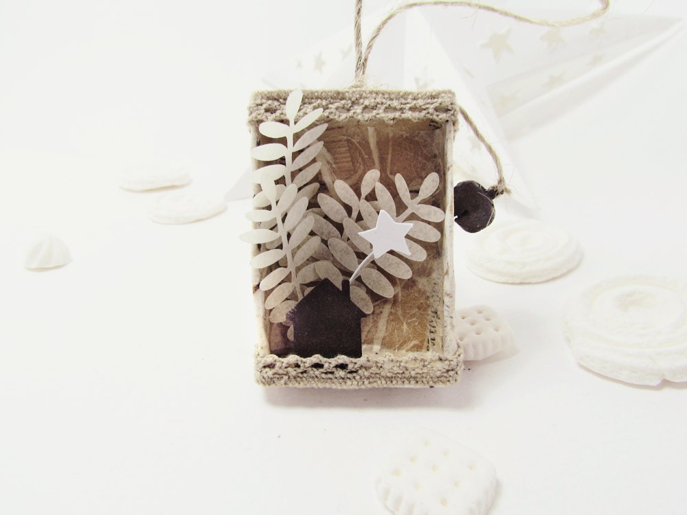 Handmade shadow box ornament -The Christmas leaves matchbox- - ILaBoom