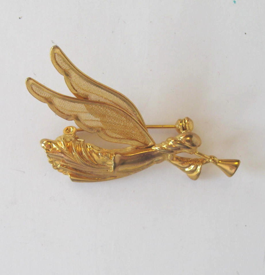 Vintage Retro Christmas Jewelry, Gold tone Angel Brooch, Trumpet pin - jewelryandthings2