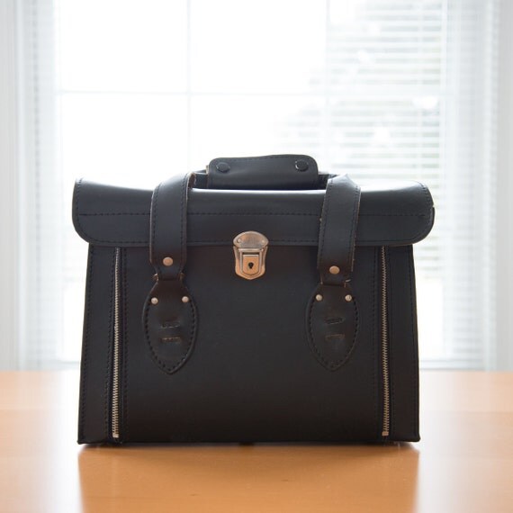 Deals Vintage COAST camera bag, black with red interior only €22.47