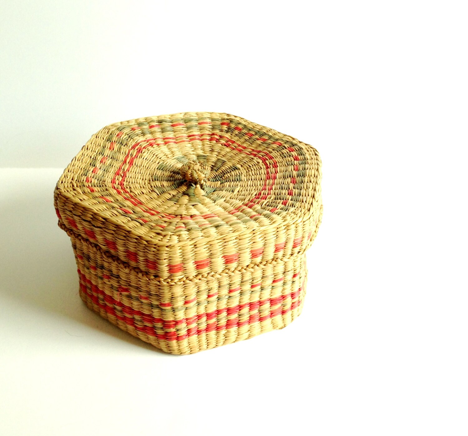 Vintage Woven Grass Basket With Lid In Natural Red Green