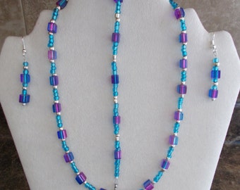 Items similar to Handmade Beaded Jewelry Set in Dark Red on Etsy