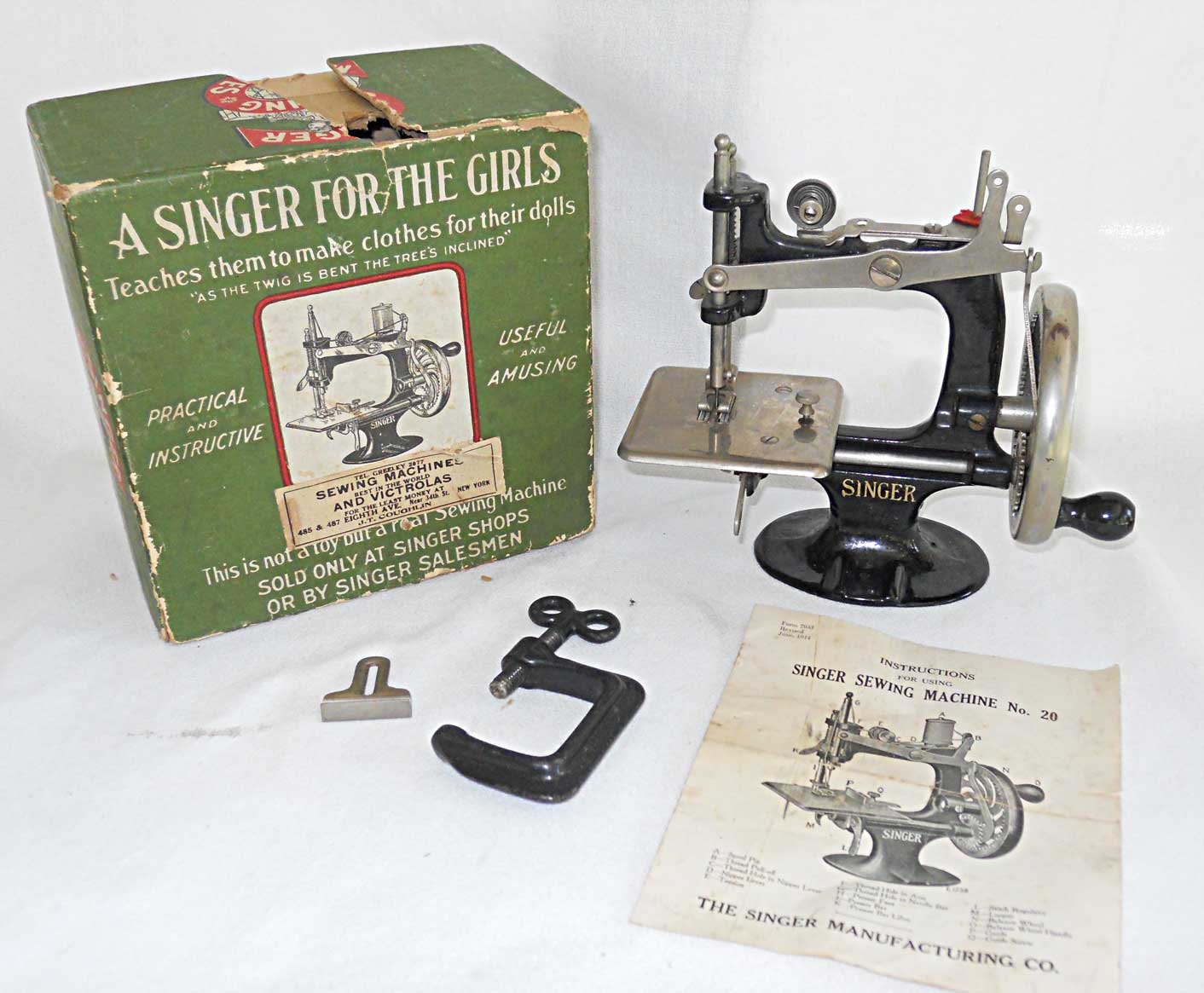 1920 Antique SINGER No 20 Child Sewing Machine by backtocapri