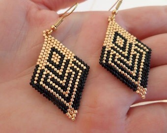 Серьги ромб из бисера Серьги ромб из бисера