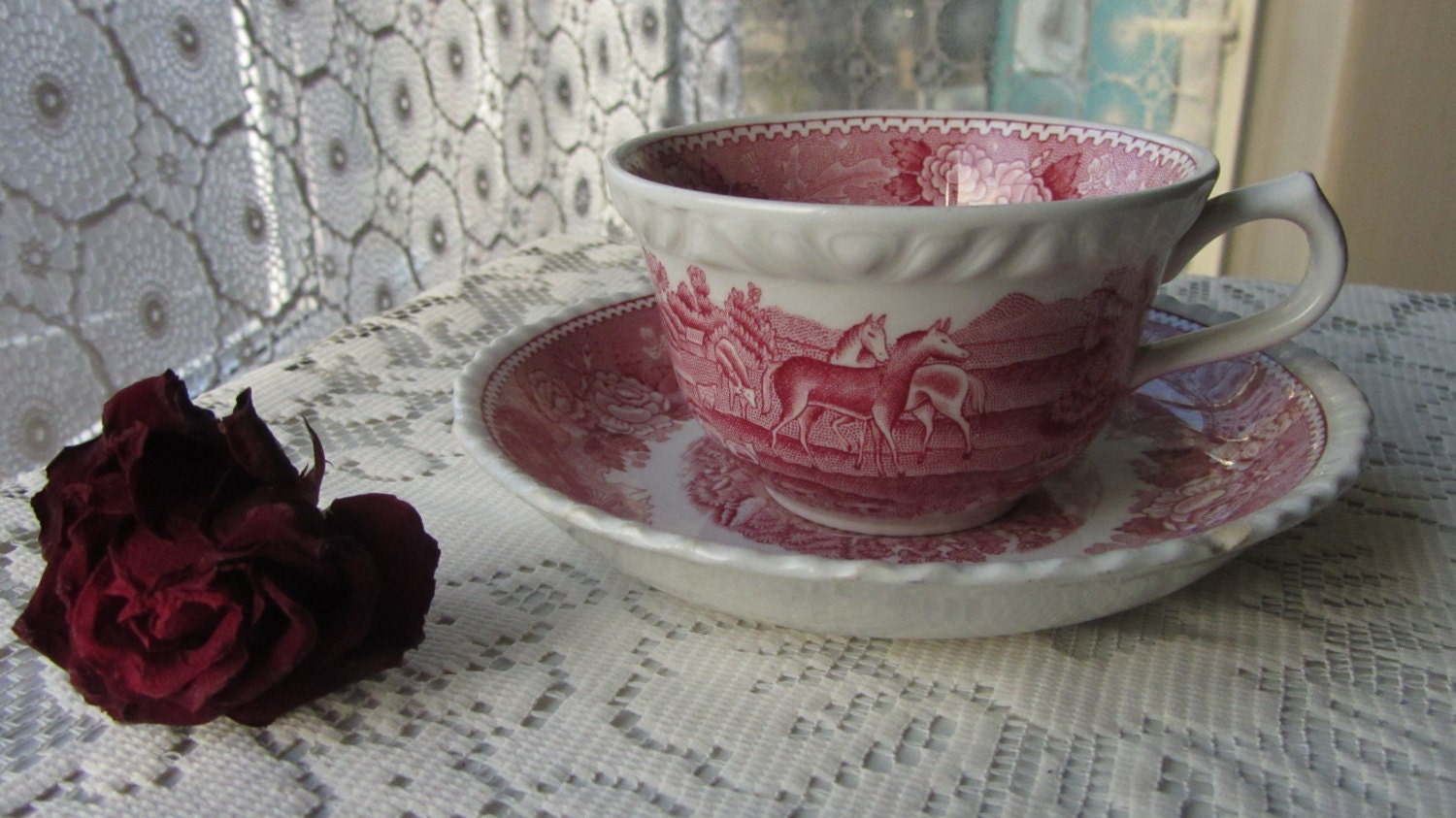 Ceramic England Teacup & Saucer White and Red Ornaments, Calssic England Tea Cer