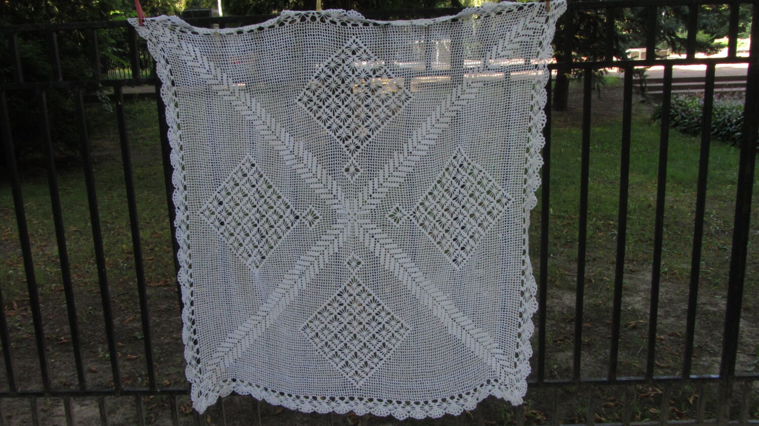 Lace White Cotton tablecloth, Handmade Lace Tablecloth, Big Bobbin Lace Round Ma