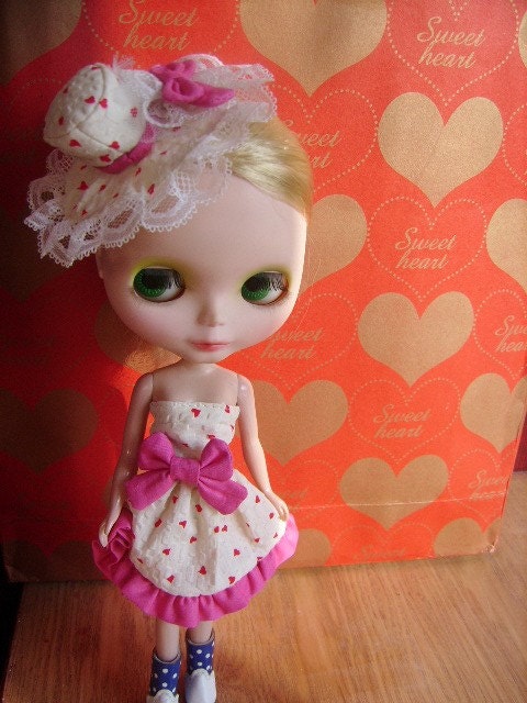 Cute pink outfit for blythe