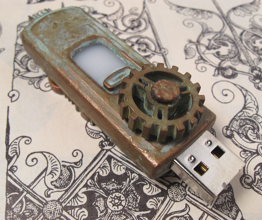 Steampunk USB Drive - Copper and Patina - Spinning gear with Medieval Lion