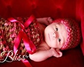 Baby Pod or Cocoon with matching hat - Newborn - Photo Prop