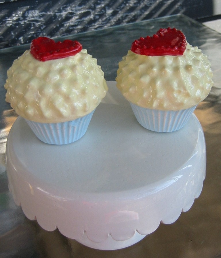 Pottery Cupcake - Yellow Puff Frosted with Red Heart
