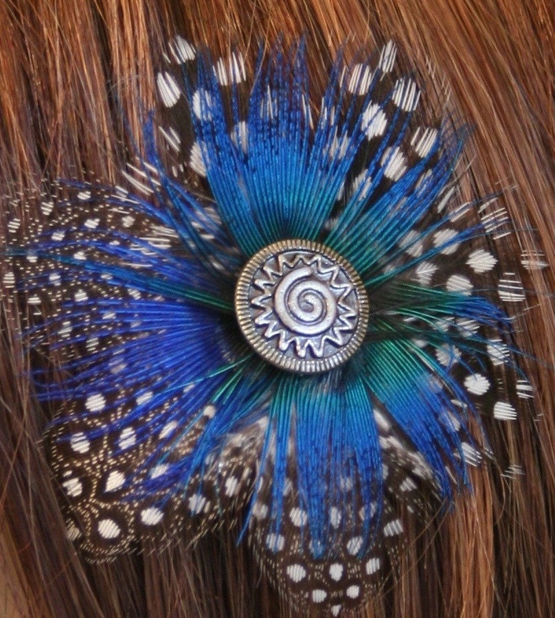 Gemma Feather Hair Fascinator with Vintage Button